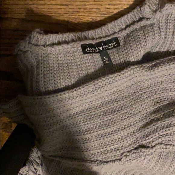 sweater - Picture 3 of 3